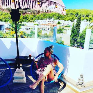 Janine Kunze feet photo thumbnail