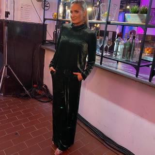 Janine Kunze feet photo thumbnail