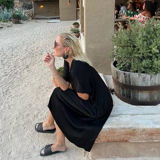 Janine Kunze feet photo thumbnail