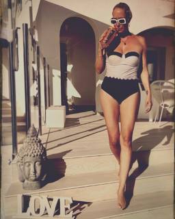 Janine Kunze feet photo thumbnail