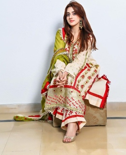 Jannat Mirza feet photo 2