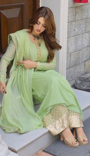 Jannat Mirza feet photo 2