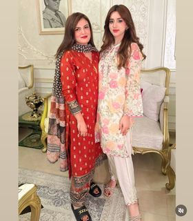 Jannat Mirza feet photo 17