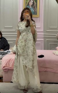 Jannat Mirza feet photo 15
