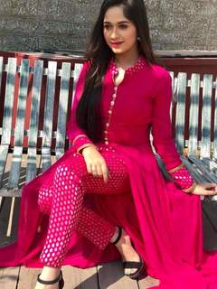 Jannat Zubair Rahmani feet photo thumbnail