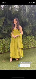 Jannat Zubair Rahmani feet photo thumbnail