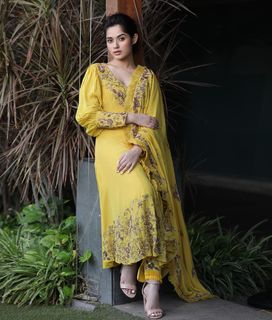 Jannat Zubair Rahmani feet photo thumbnail