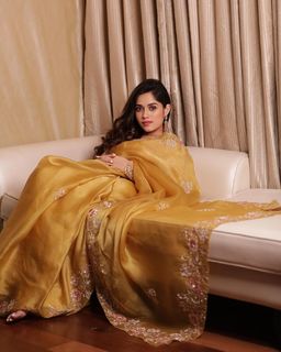 Jannat Zubair Rahmani feet photo thumbnail