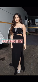 Jannat Zubair Rahmani feet photo thumbnail