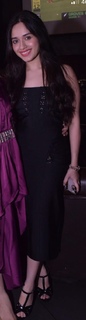 Jannat Zubair Rahmani feet photo thumbnail