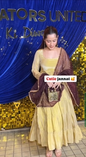 Jannat Zubair Rahmani feet photo thumbnail