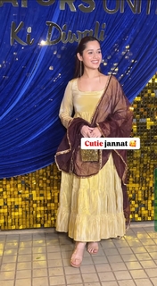 Jannat Zubair Rahmani feet photo thumbnail