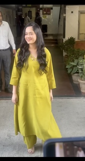 Jannat Zubair Rahmani feet photo thumbnail