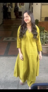 Jannat Zubair Rahmani feet photo thumbnail