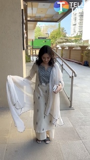 Jannat Zubair Rahmani feet photo thumbnail