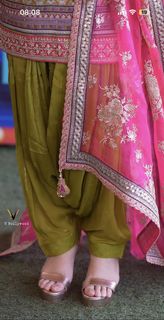 Jannat Zubair Rahmani feet photo 3