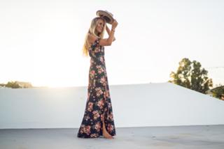 Janni Deler feet photo 3