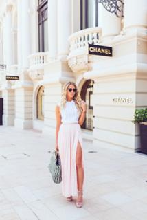 Janni Deler feet photo 1