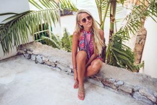 Janni Deler feet photo 1
