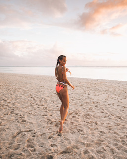 Janni Deler feet photo 1