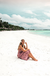 Janni Deler feet photo 2