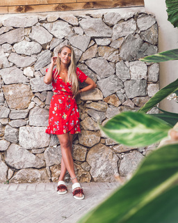 Janni Deler feet photo 3