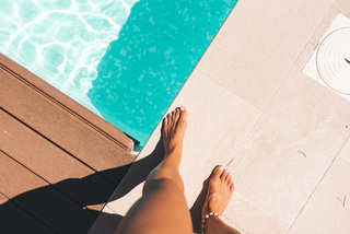 Janni Deler feet photo 3