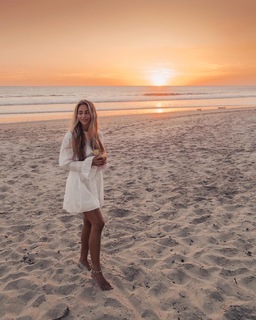 Janni Deler feet photo 1
