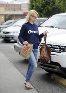 January Jones feet photo thumbnail