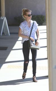 January Jones feet photo thumbnail