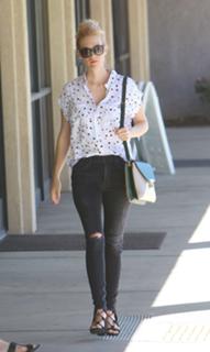 January Jones feet photo thumbnail