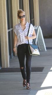 January Jones feet photo thumbnail