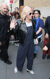 January Jones feet photo thumbnail