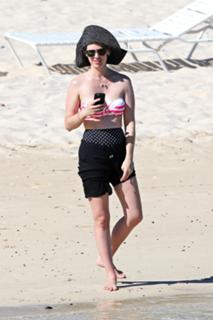 January Jones feet photo thumbnail