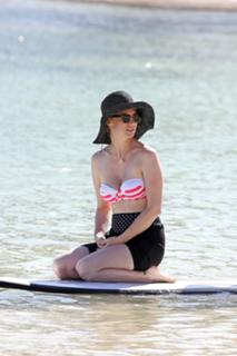 January Jones feet photo thumbnail