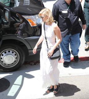 January Jones feet photo thumbnail