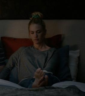 January Jones feet photo thumbnail