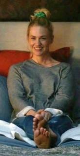 January Jones feet photo thumbnail