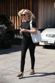 January Jones feet photo thumbnail