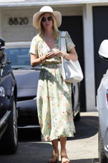 January Jones feet photo thumbnail