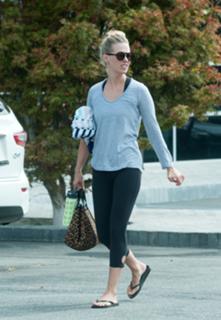 January Jones feet photo thumbnail