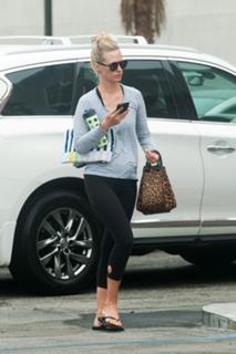 January Jones feet photo thumbnail