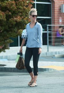 January Jones feet photo thumbnail