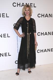 January Jones feet photo thumbnail