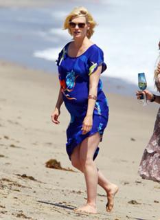 January Jones feet photo thumbnail