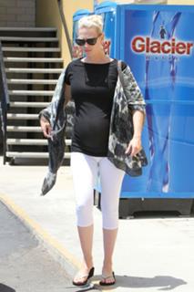 January Jones feet photo thumbnail