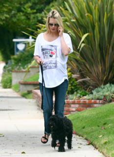 January Jones feet photo thumbnail