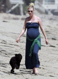 January Jones feet photo thumbnail