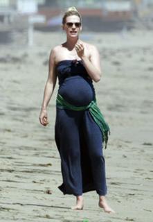 January Jones feet photo thumbnail