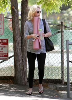 January Jones feet photo thumbnail